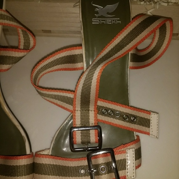 Heels - Picture 2 of 3